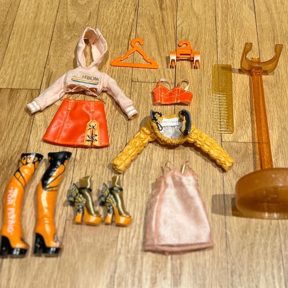 Poppy Rainbow High Doll with accessories - Picture 1 of 4